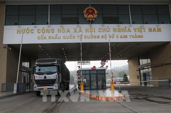 Xuất nhập khẩu hàng hóa qua cửa khẩu Lào Cai ngày đầu năm đạt trên 1,6 triệu USD