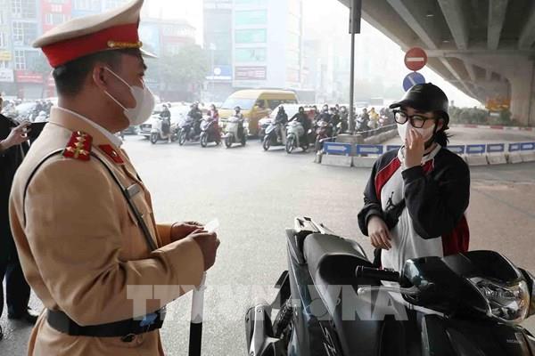 Phần lớn người dân Hà Nội tuân thủ dừng đèn đỏ khi thực hiện tăng mức xử phạt