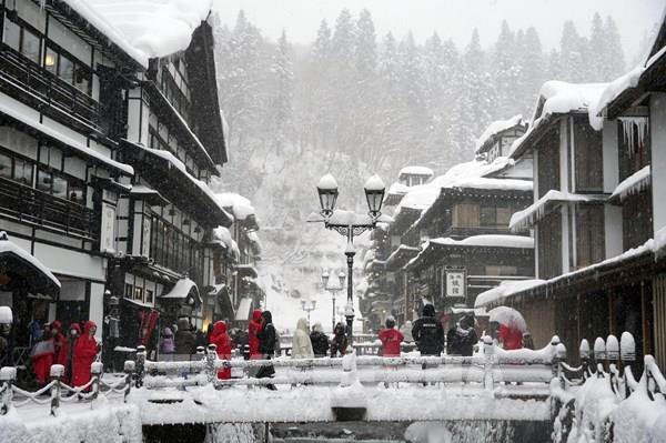 Tuyết rơi dày ở các vùng núi của Nhật Bản