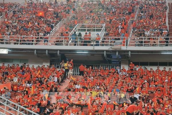 ASEAN Cup 2024: Cổ động viên Việt Nam "cháy hết mình" trong trận chung kết lượt về