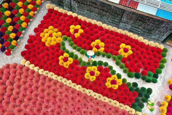 Độc đáo nghề tăm hương Quảng Phú Cầu