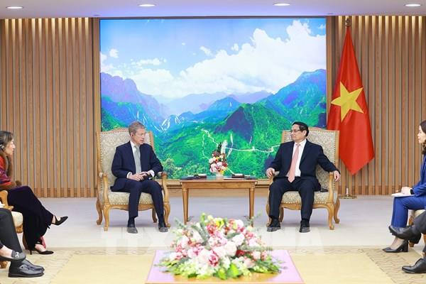 Thủ tướng Phạm Minh Chính tiếp doanh nhân Nicolas Berggruen và Giáo sư Nguyễn Thị Liên Hằng