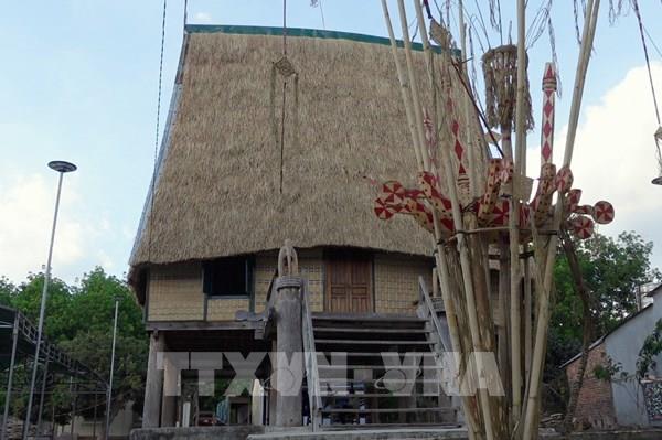 Bảo tồn nhà Rông truyền thống tại Kon Tum