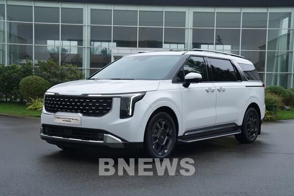 THACO AUTO ra mắt SUV Kia New Carnival Hybrid giá bán 1,849 tỷ đồng