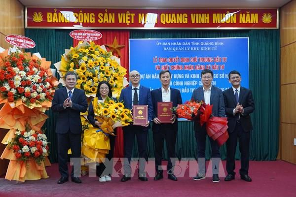 Trao quyết định đầu tư Khu công nghiệp Cam Liên hơn 2.200 tỷ đồng