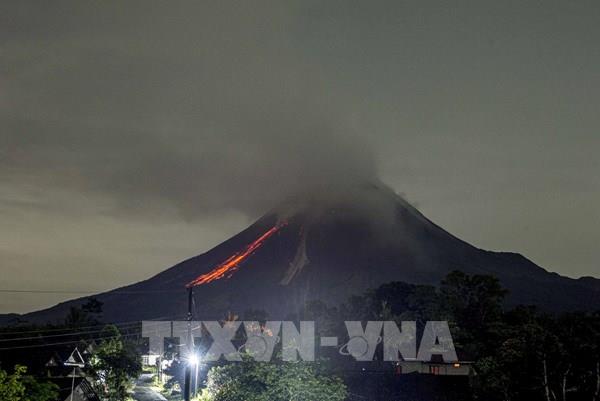 Indonesia ban hành cảnh báo hàng không mức cao nhất do núi lửa phun trào