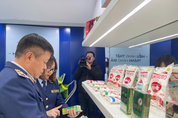 Phân biệt hàng thật - hàng giả trước dịp Tết Nguyên đán 2025
