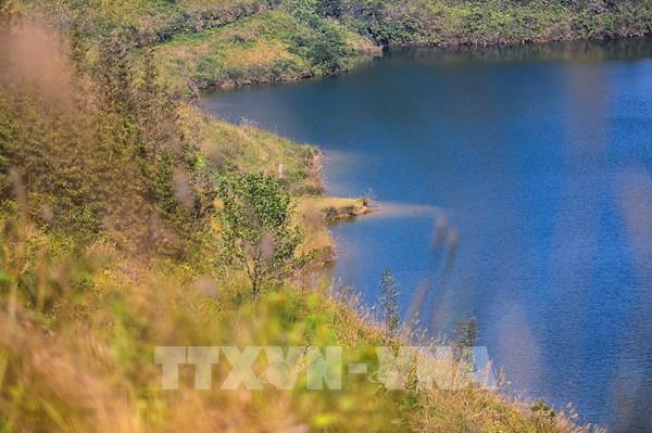 Vẻ đẹp hoang sơ của hồ Sam Tang, Hòa Bình