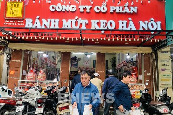 Thị trường bánh kẹo Tết: Đa dạng mẫu mã, lượng hàng tăng 10 - 15%