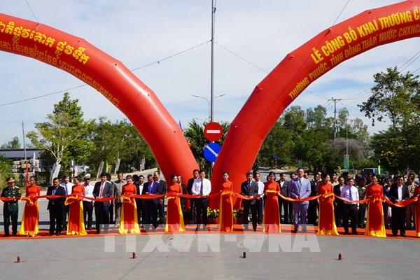 Khai trương cặp Cửa khẩu Quốc tế đường bộ và đường sông Thường Phước - Kaoh Roka