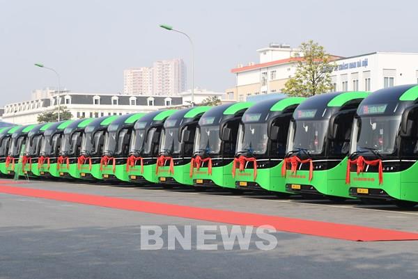 VinFast bàn giao xe buýt điện sức chứa tối đa 60 người cho Hà Nội
