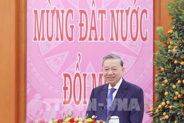 Tổng Bí thư Tô Lâm tiếp đoàn kiều bào tiêu biểu tham dự Chương trình "Xuân Quê hương 2025"