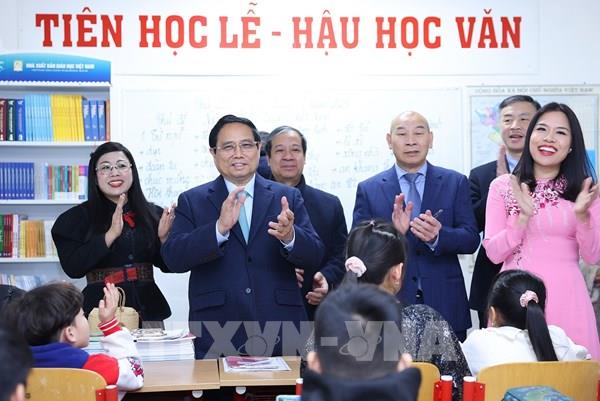 Thủ tướng thăm các Trung tâm Thương mại của người Việt Nam tại Cộng hoà Séc