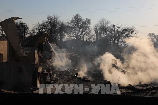 Mỹ: Nguy cơ cháy rừng ở bang California tiếp tục lan rộng do gió mạnh