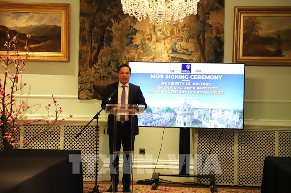 Thúc đẩy hợp tác nghiên cứu khoa học và đào tạo y khoa giữa Việt Nam và Anh