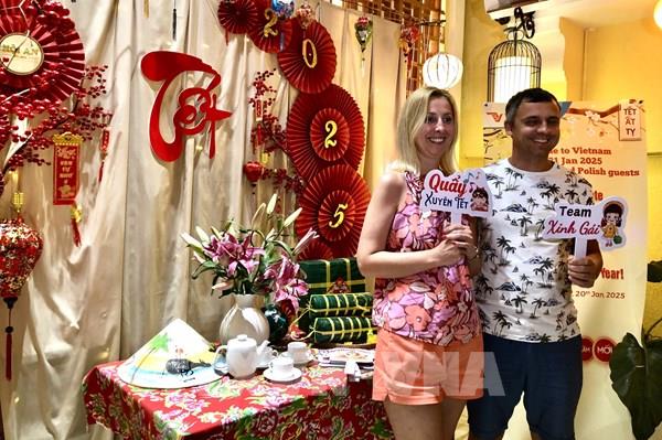 Du lịch nội địa Việt Nam hút khách “Tây ăn Tết ta”