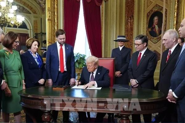 Mỹ ban bố tình trạng khẩn cấp quốc gia về năng lượng