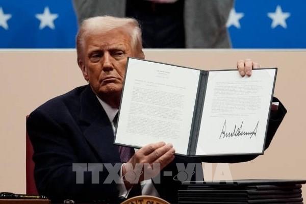 Tổng thống Mỹ D. Trump xác nhận kế hoạch áp thuế với Mexico và Canada