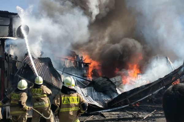 Hỏa hoạn lớn thiêu rụi hơn 500 ngôi nhà ở Thủ đô Jakarta