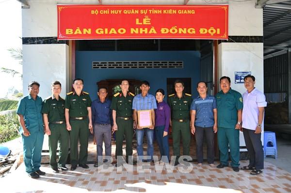 Tô thắm tình quân - dân tại vùng biên giới Tây Nam