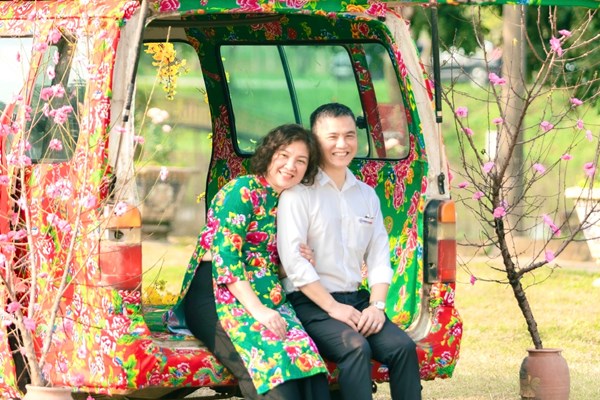 Biến tấu họa tiết “chăn con công” xưa