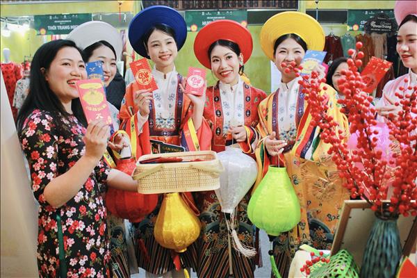 Sắm Tết kiểu mới tại Siêu hội chợ Xuân lớn nhất Việt Nam