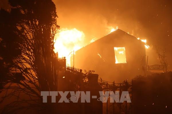 Sơ tán hơn 19.000 người do đám cháy rừng mới lan rộng ở Los Angeles