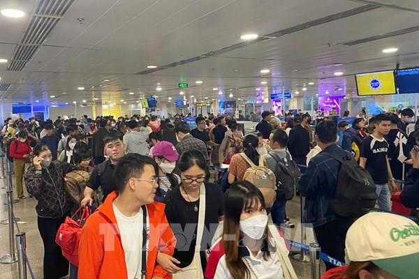Ngày cuối nghỉ Tết, sân bay Tân Sơn Nhất đón hơn 150.000 khách