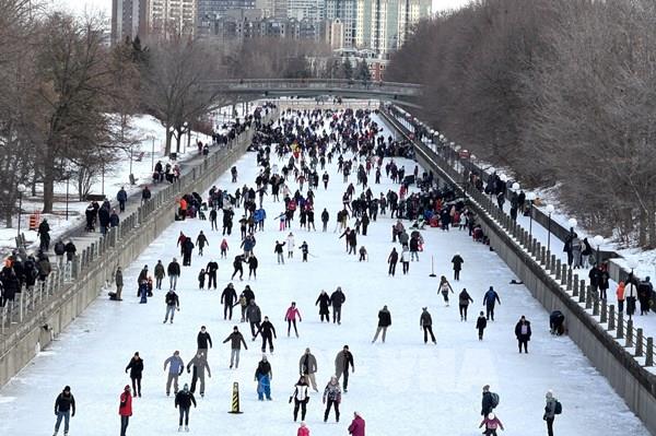 Trải nghiệm trên đường trượt băng tự nhiên dài nhất thế giới