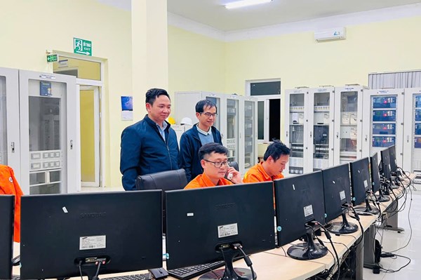 Đóng điện thành công dự án đường dây 500kV nhập khẩu điện từ Lào