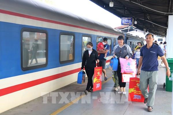 Chuyến tàu mùa Xuân đưa 500 gia đình công nhân về quê đón Tết