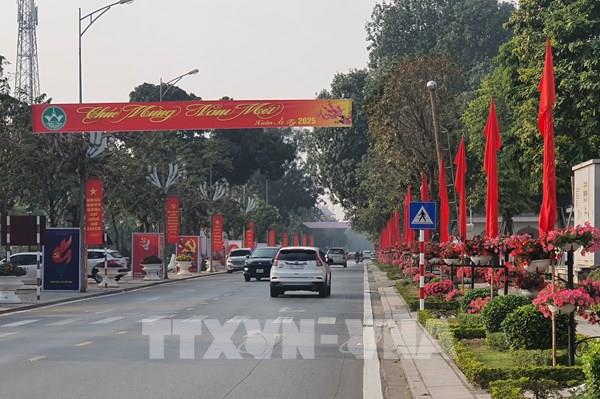 Xuân ngập tràn trên đô thị Vĩnh Yên