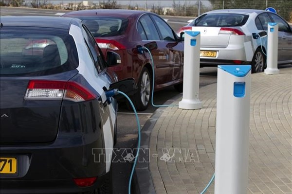 Quy định mới về xe điện đẩy các nhà sản xuất ô tô tại Anh vào thế khó