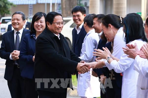 Thủ tướng Phạm Minh Chính kiểm tra công tác phục vụ dịp Tết của ngành đường sắt và Bệnh viện Phổi Trung ương