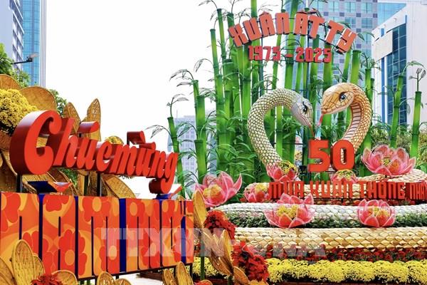 Khai mạc Đường hoa Nguyễn Huệ Tết Ất Tỵ: Non sông gấm hoa, vui Xuân thái hòa