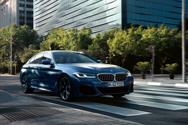 BMW ưu đãi đến 300 triệu đồng và cơ hội cho khách hàng du lịch châu Âu