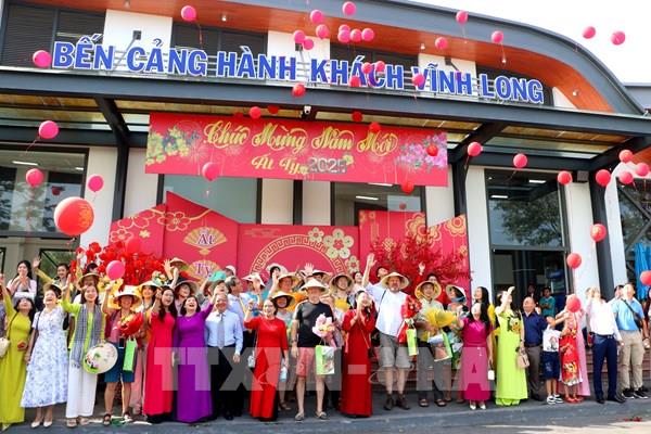 Vĩnh Long đón đoàn khách du lịch quốc tế đầu tiên dịp Xuân Ất Tỵ