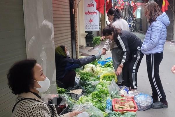 Mùng 4 Tết, trái cây, hoa tươi, trở về giá ngày thường