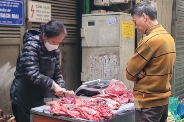 Thị trường ngày Mùng 3 Tết Ất Tỵ tại Hà Nội: Hàng hóa dồi dào, giá cả ổn định