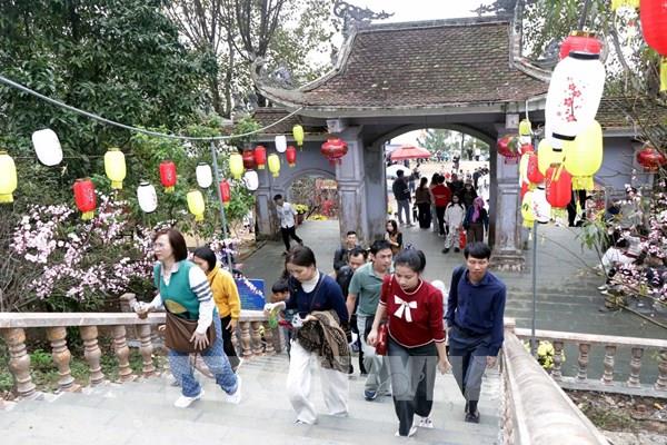 Hà Tĩnh: Chùa Hương Tích "hút" khách thập phương đầu năm mới
