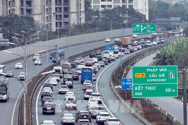 Dịp Tết, lưu lượng phương tiện giao thông tăng cao nhưng không xảy ra ùn tắc kéo dài