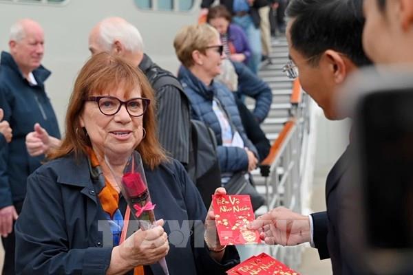 Quảng Ninh đón gần 970 nghìn lượt khách du lịch, doanh thu tăng 43%