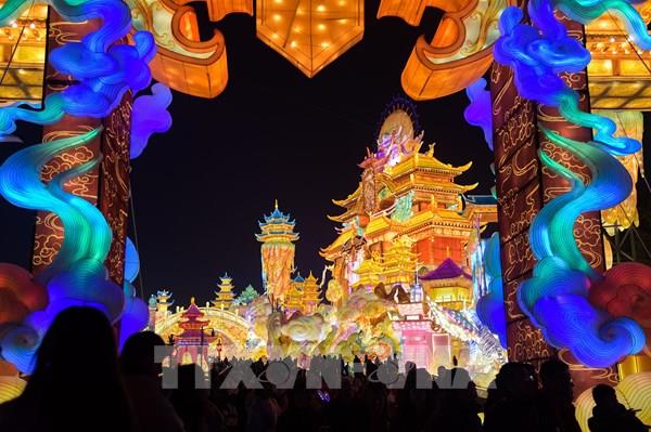 Rực rỡ sắc màu Tết tại Trung Quốc