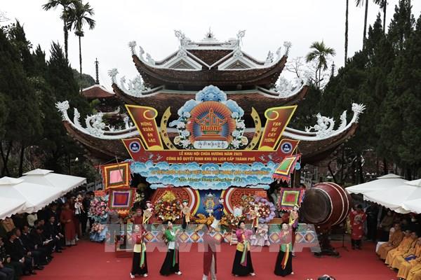 Khai hội chùa Hương Xuân Ất Tỵ 2025