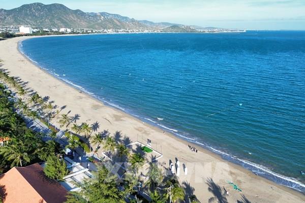 Vẻ đẹp của bãi biển Bình Sơn - Ninh Chữ