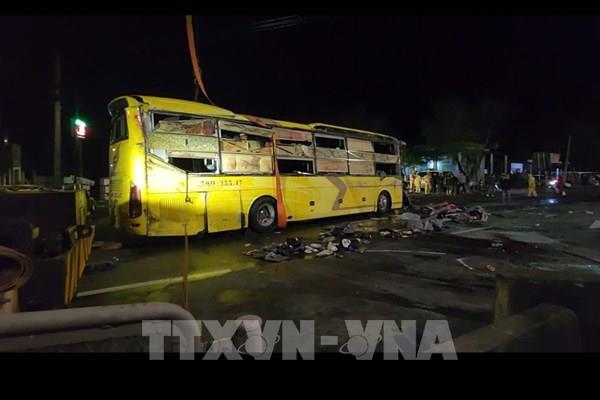 Lật xe khách tại Phú Yên khiến 3 người chết, nhiều người bị thương