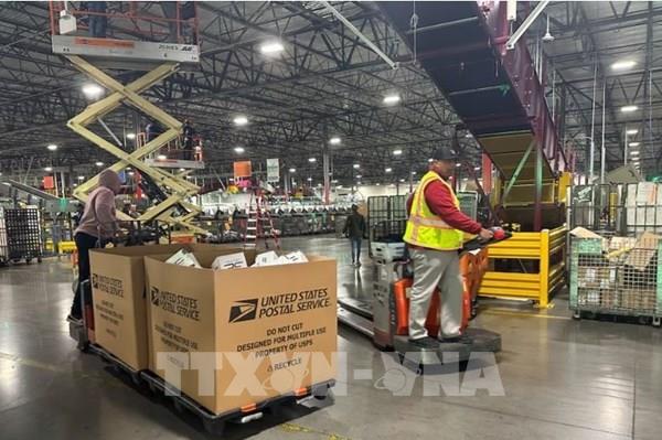 Mỹ tạm cho phép các gói hàng nhỏ lẻ, giá trị thấp từ Trung Quốc được miễn thuế