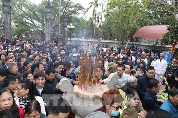 Khai hội Đền Phù Ủng nơi thờ Tướng quân Phạm Ngũ Lão