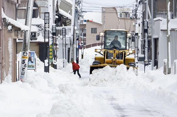 Tuyết tiếp tục rơi dày tại Nhật Bản