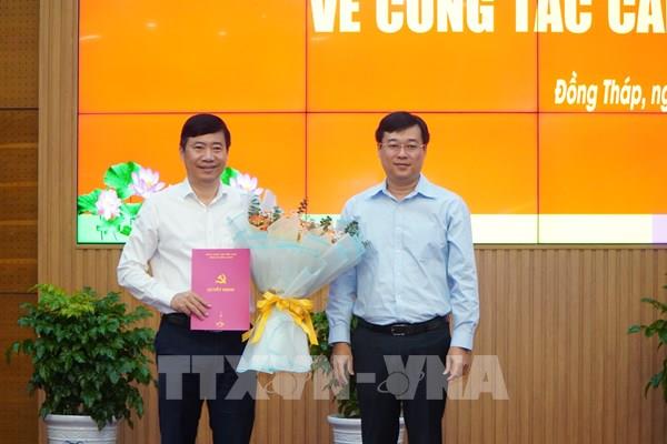 Trao quyết định nghỉ hưu trước tuổi đối với Chủ tịch UBND tỉnh Đồng Tháp